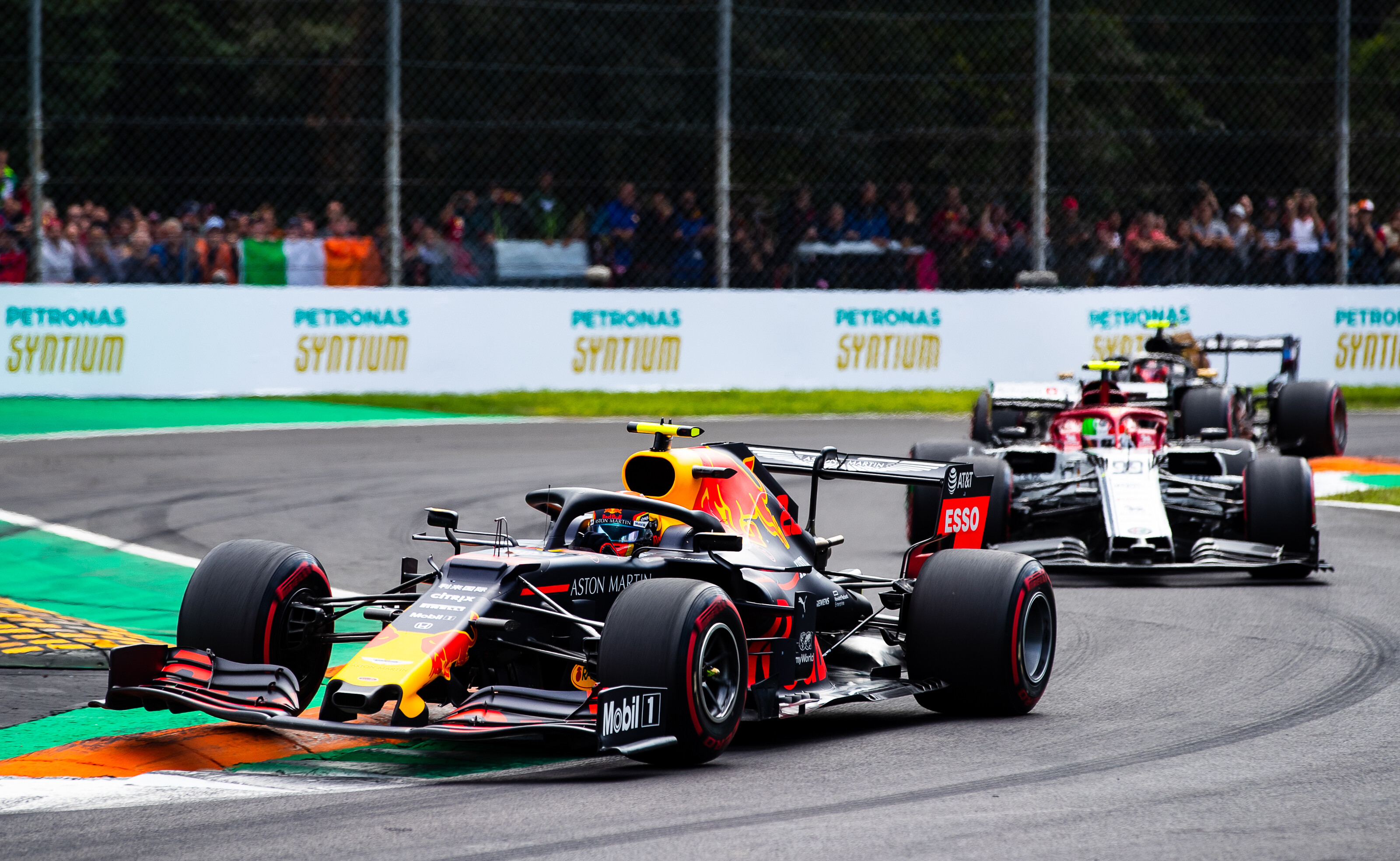 F1 Monzassa: Verstappen kehuu Perezin nopeutta