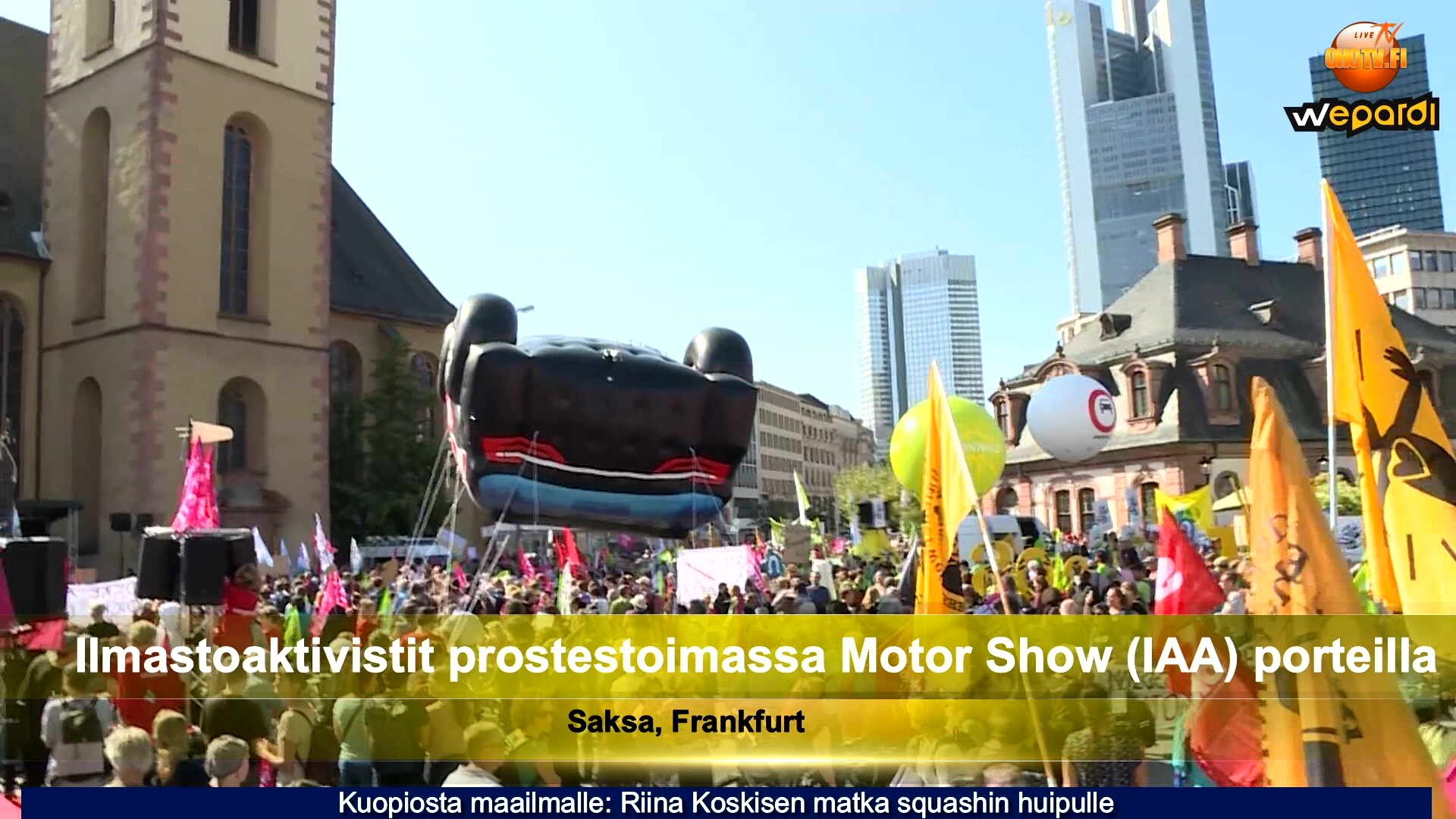 Tuhannet ympäristöaktivistit protestoivat International Motor Show (IAA) -porttien ulkopuolella.