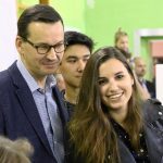 Puolan hallitseva PiS-puolue voitti kapean enemmistön parlamentissa - lopullinen äänimäärä ratkaisee