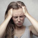 Hiustenlähtöä ja kutisevaa hilseilyä? Stressi näkyy myös päänahassa