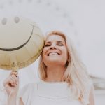 Holistinen parantaja neuvoo: 5 tapaa lisätä onnellisuutta