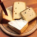 Turussa tutkitaan juuston kypsyttämistä musiikin avulla - tutkijat väittävät sen vaikuttavan makuun