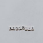 Dementian riskiin voi itse vaikuttaa: asiantuntija listaa 12 suojaavaa tapaa