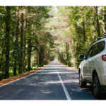 Tarkasta auto ja renkaat ennen kesälomareissuja – vinkit turvalliseen matkantekoon